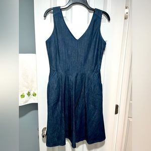 Vineyard Vines | Denim Embroidered Sleeveless Dress | Like new | size 4